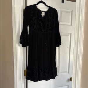 Knox Rose Black Midi Dress with Elegant Bell Sleeves